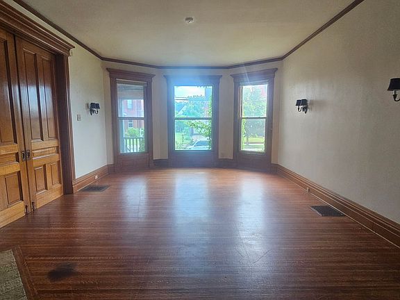 2nd image of 556 W 8th St APT 1