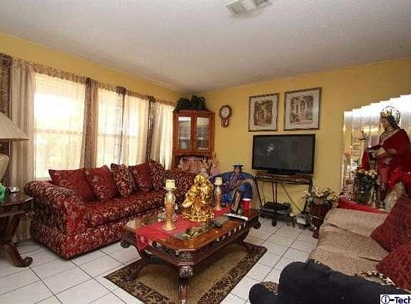 3rd image of 5042 W 121st St