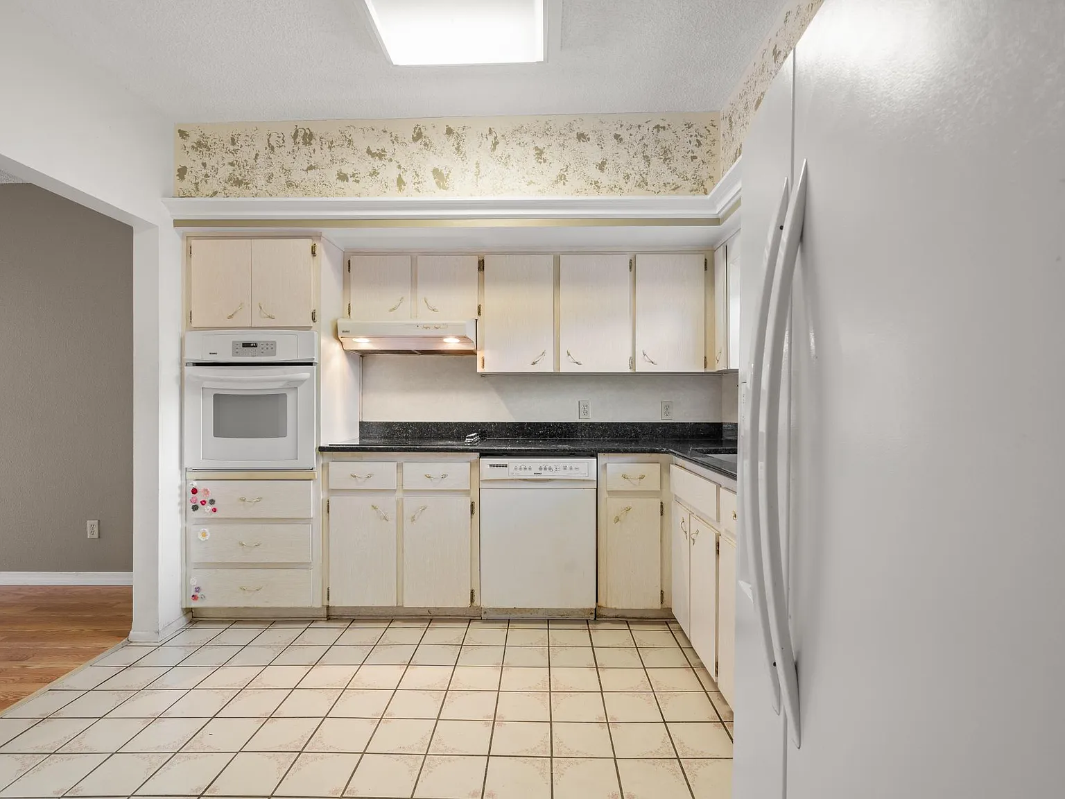 2 bed, 1400 sqft, $1,550 — Photo 4