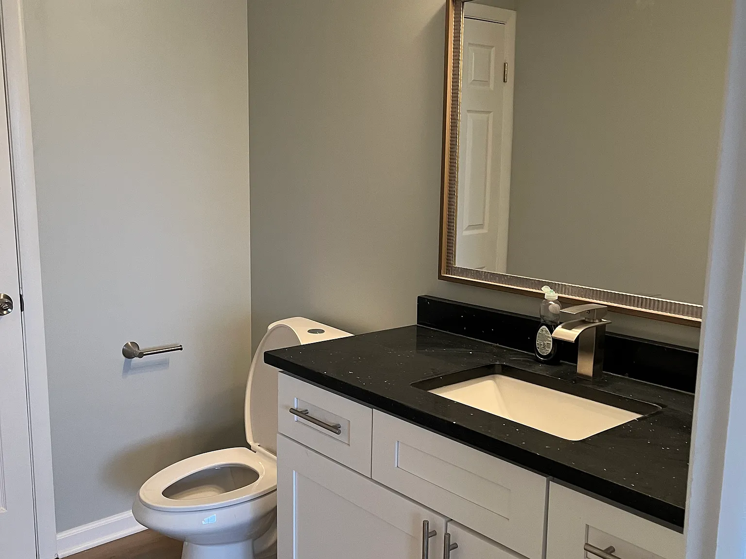 2 bed, 1.5 bath, 1100 sqft, $2,200 — Photo 4