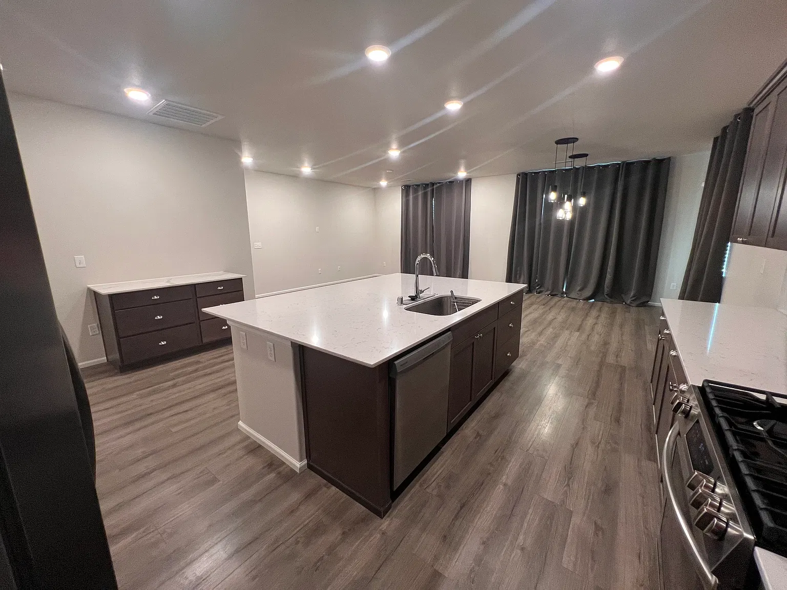 3 bed, 1670 sqft, $2,975 — Photo 3