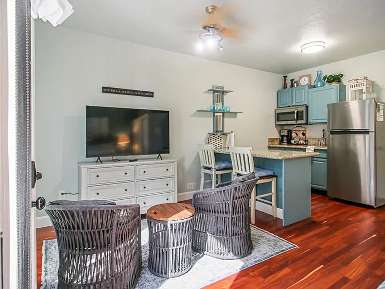 175 E E St — Photo 17