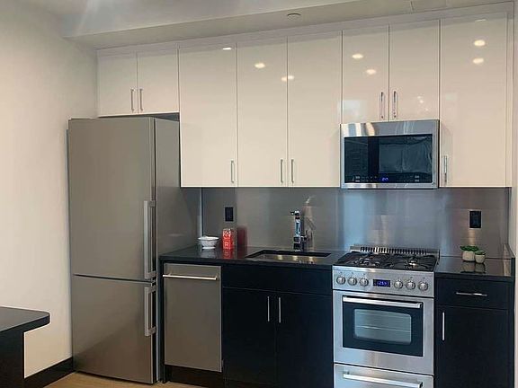 4th image of 401 W 33rd St #5B