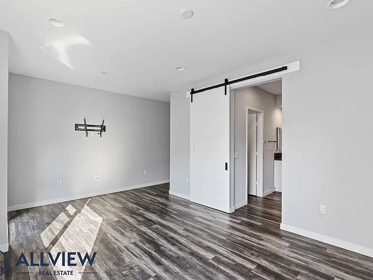 149 Mercer Way — Photo 26