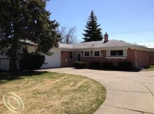 17599 Lincoln Dr, Southfield, MI 48076