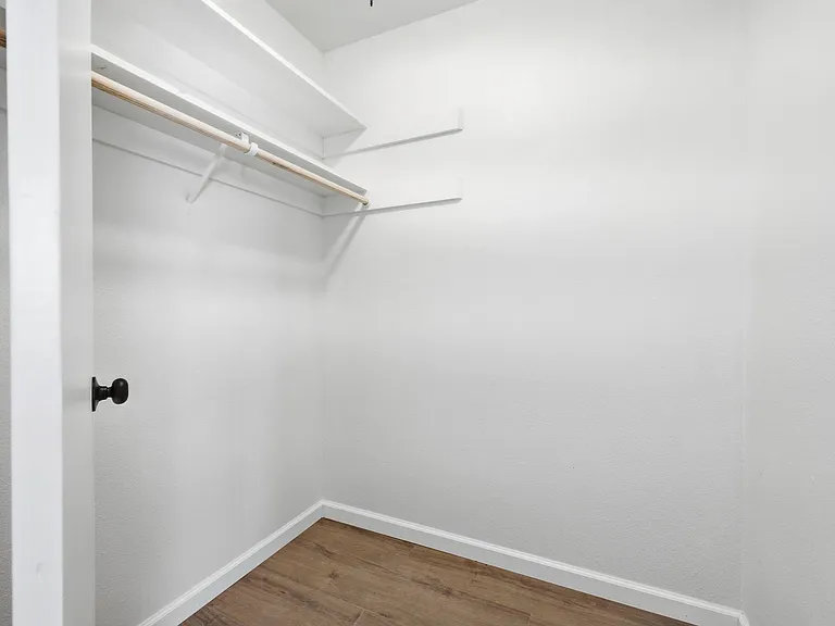 1421 Drake Drive — Photo 12