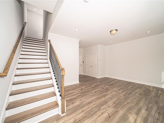 5th image of 1246 May Elm Ln