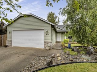 913 Meadow Dr, Molalla, OR 97038