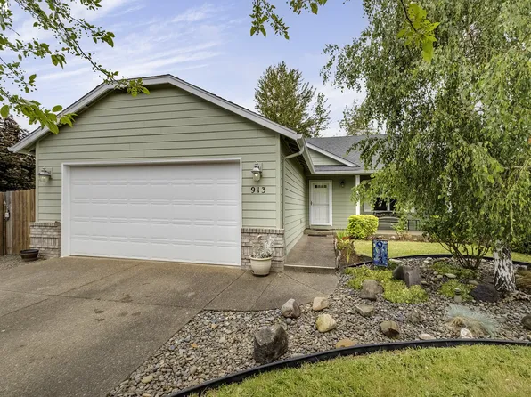913 Meadow Dr, Molalla, OR 97038