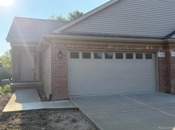 819 Chelsea Ridge Ct, Howell, MI 48843