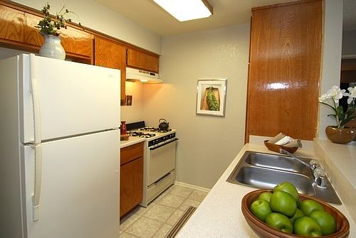 4th image of 27350 Fahren Ct APT 203