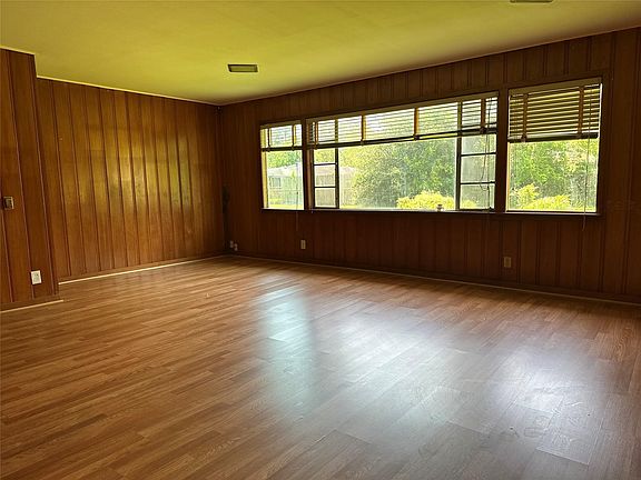 4th image of 5210 Stuyvesant Ln