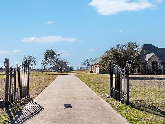 2nd image of 820 Alysa Ln