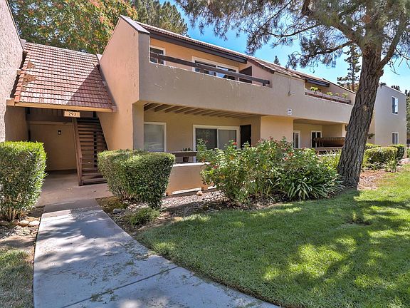 3rd image of 293 Tradewinds Dr APT 4