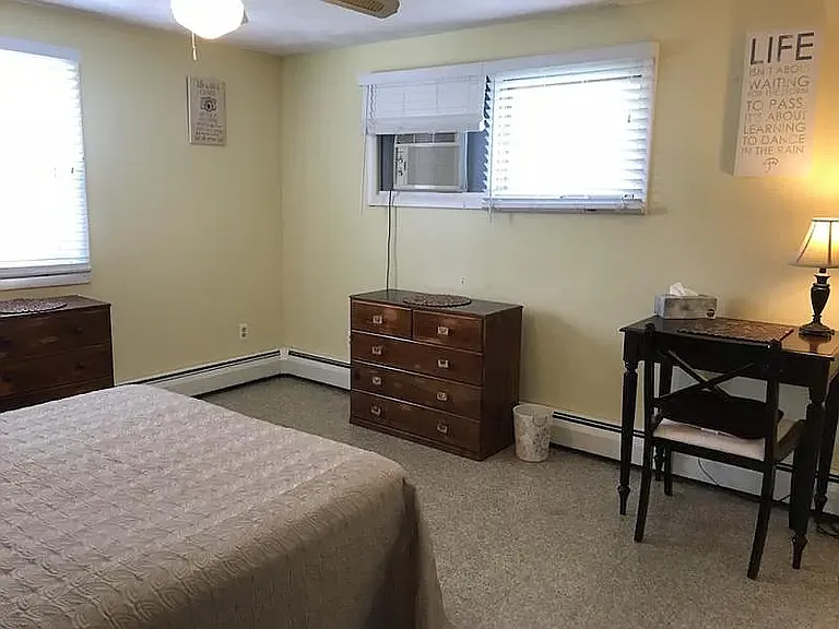 41 Burbank Ave — Photo 11