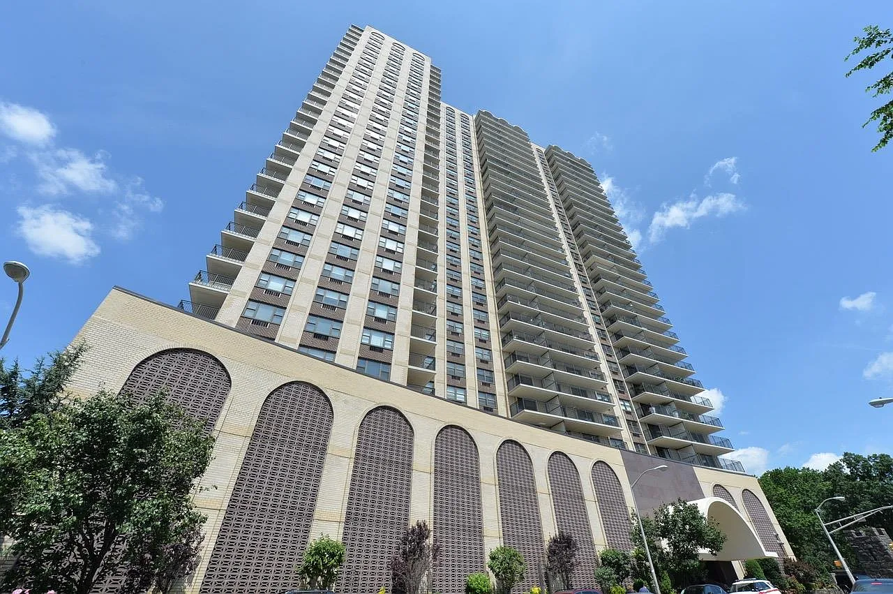 7855 Boulevard East APT 19E photo 1