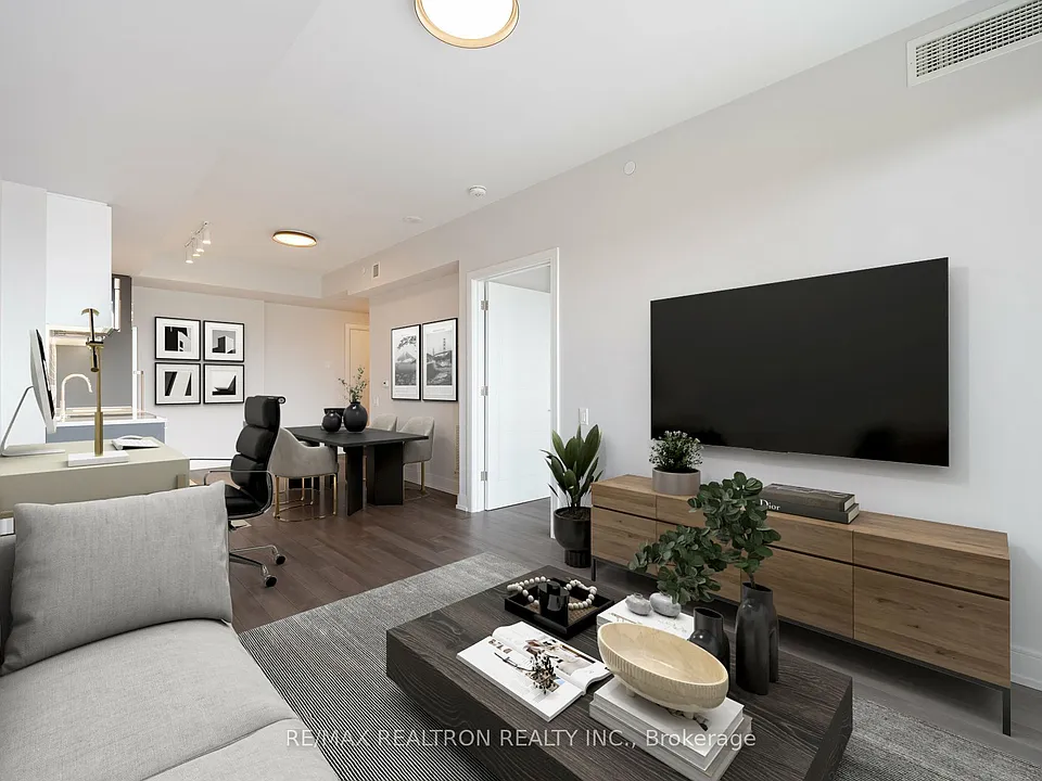 2525 Bathurst St #402