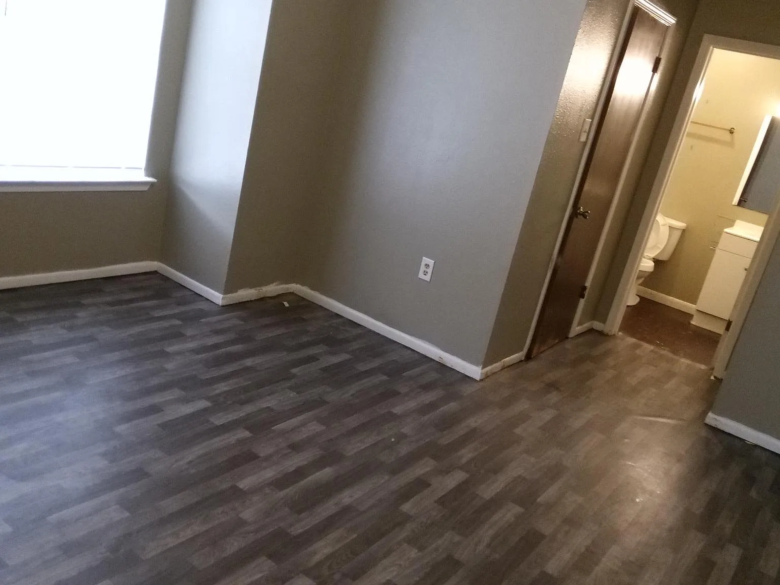 2 bed, 1050 sqft, $875 — Photo 3