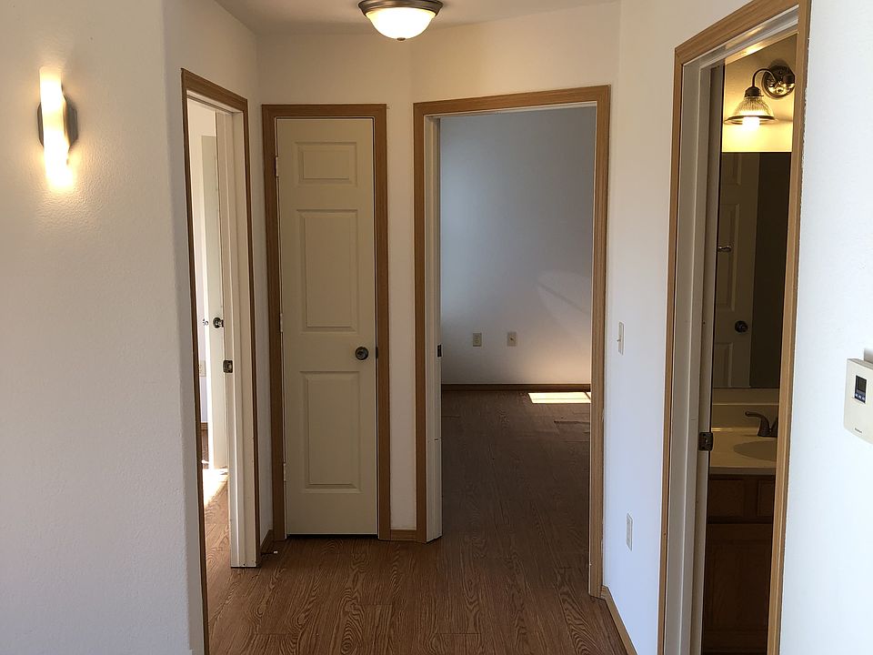 PL220E - Hallway_10032019