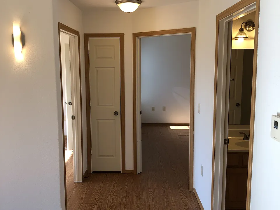 PL220E - Hallway_10032019