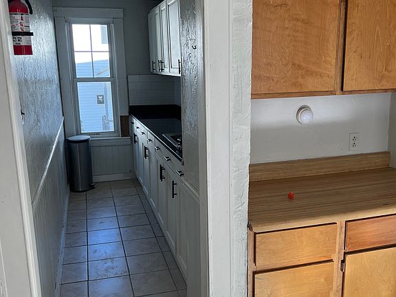 2nd image of 11 Bourne St #2