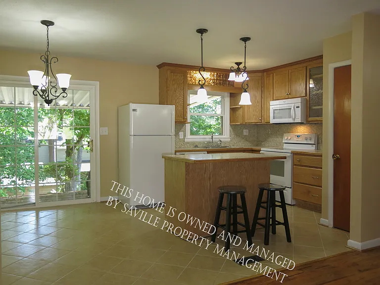 318 Lansdowne Rd — Photo 3