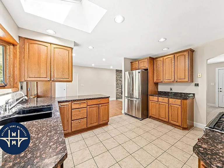 12400 Elmhurst Pkwy — Photo 8