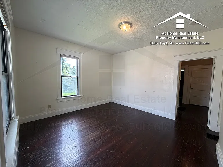 217 W 6th St — Photo 12