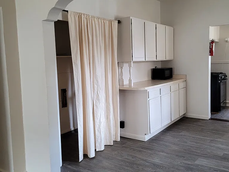 608 Elias Ave #608 — Photo 3