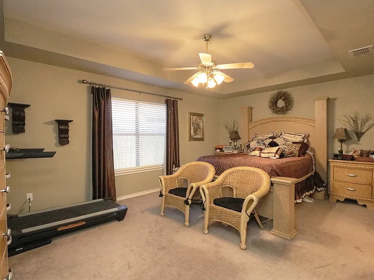 7813 Kingshire Dr — Photo 3