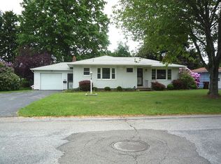 118 Willowen Dr, Rochester, NY 14609