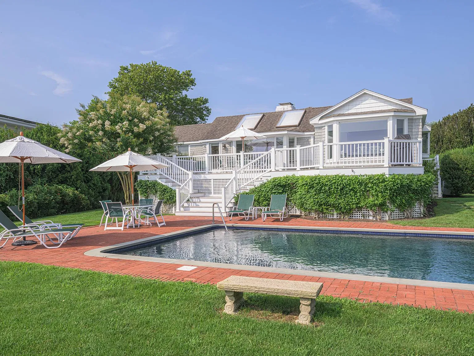 Open Bayfront Westhampton Beach Estate Area — Photo 1