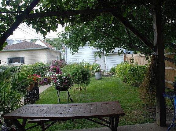 5th image of 2842 N Lawndale Ave
