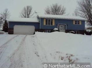 1009 Park Ln, Belle Plaine, MN 56011