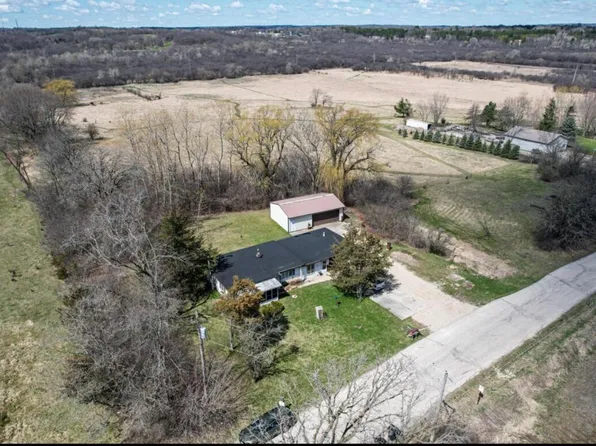 W290S6299 Holiday ROAD, Waukesha, WI 53189