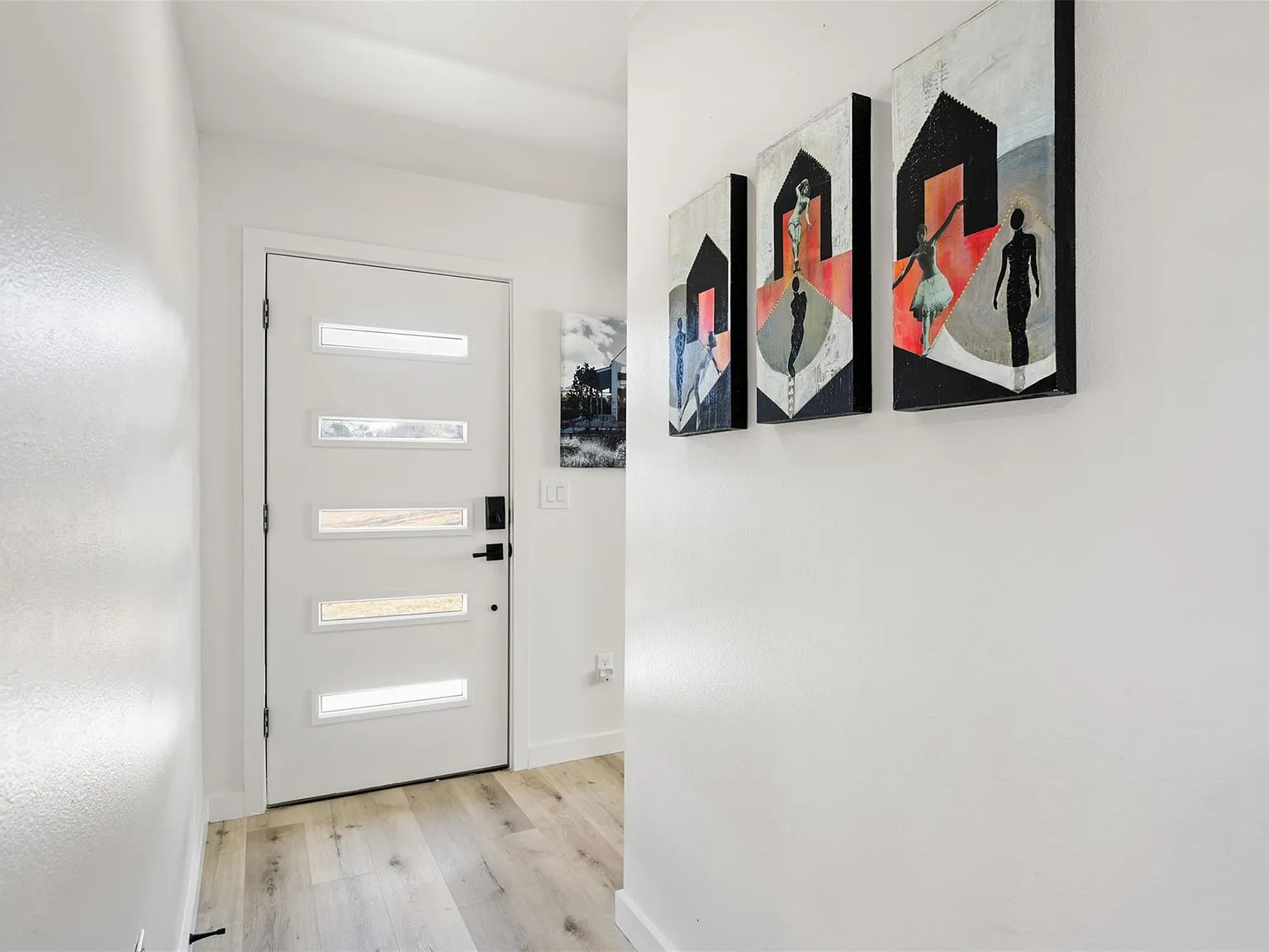 4 bed, 2.5 bath, 1984 sqft, $3,900 — Photo 4