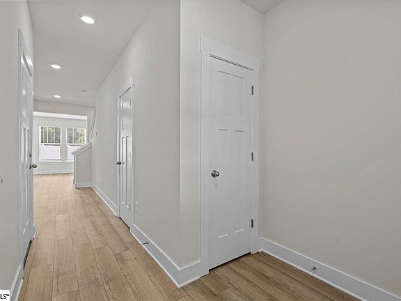 4th image of 107 Cobden Ct