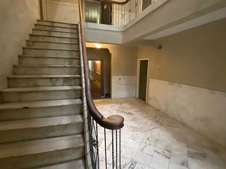 705 Piedmont Ave NE — Photo 2