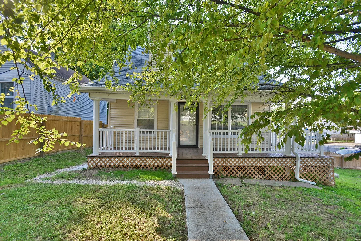 9509 Gentry Ave photo 1