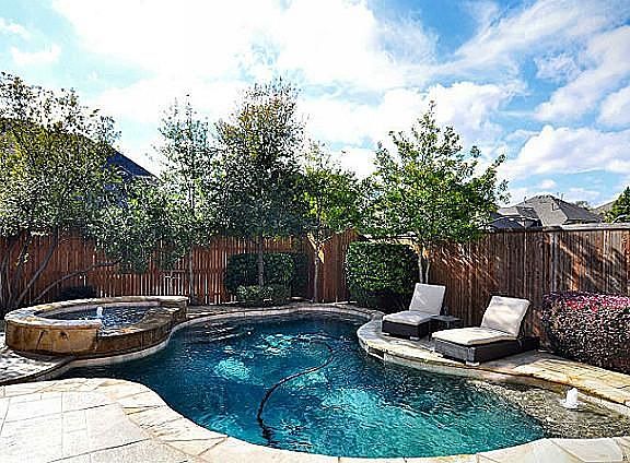 4th image of 15151 Woodbluff Dr