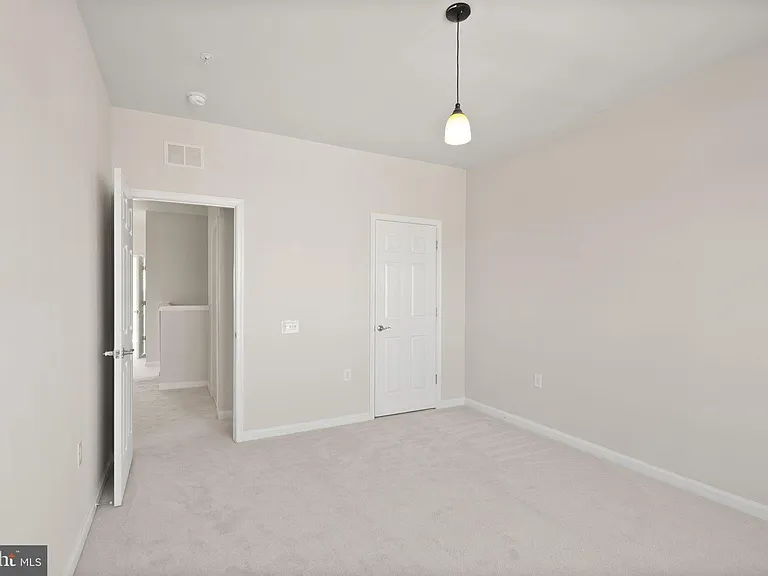 42696 Telford Ter — Photo 18