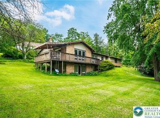 1403 Beverly Hills Rd, Coopersburg, PA 18036