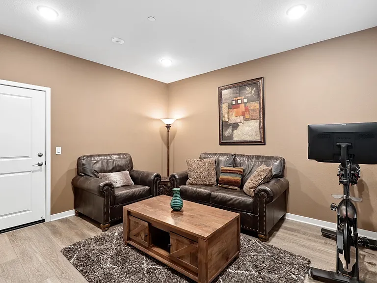 Blackstone Dr — Photo 16