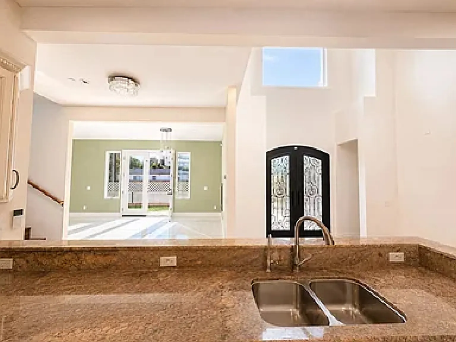 5 bed, 3812 sqft, $7,000 — Photo 4