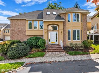212 Pipers Landing Ct, Holmdel, NJ 07733
