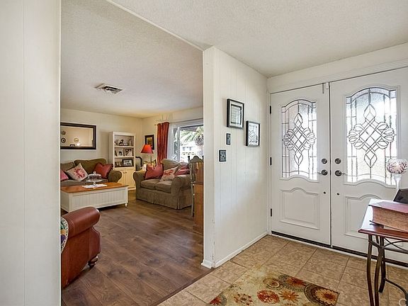 5th image of 26037 E Edgemont Dr