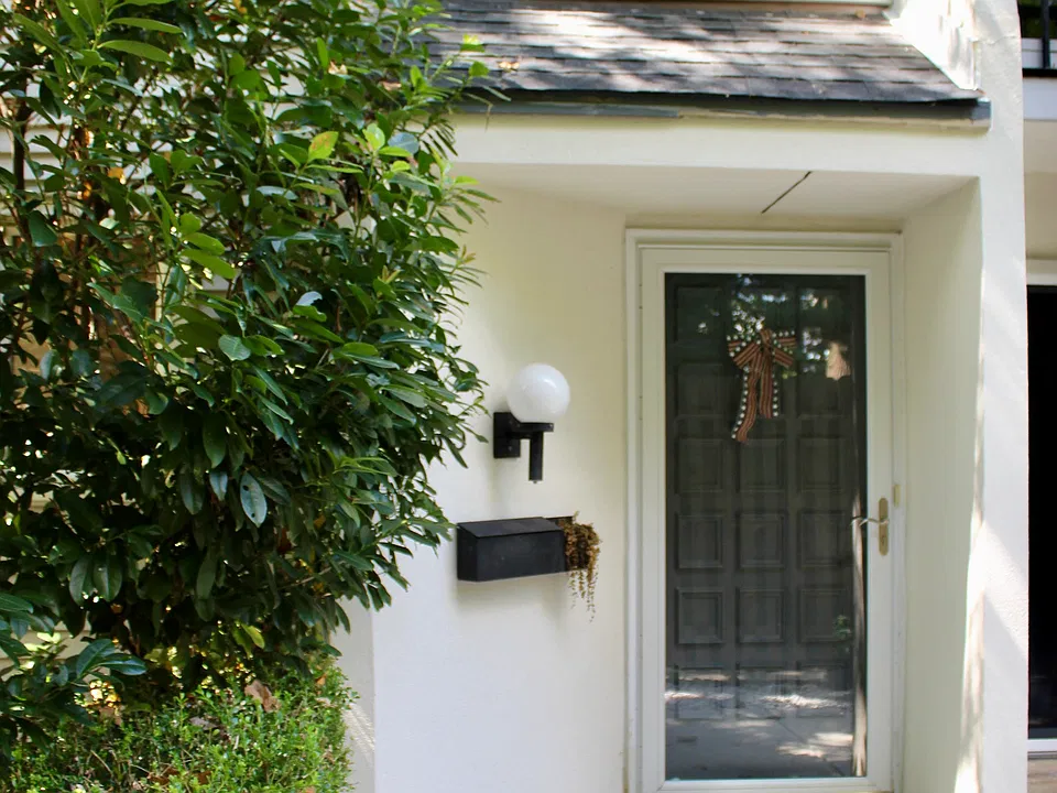 165 E Kenilworth Cir