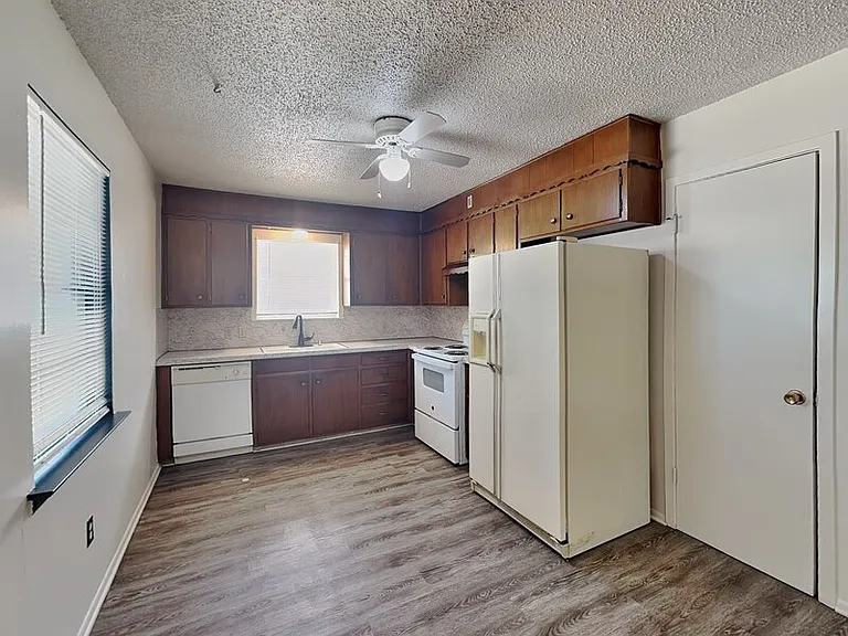 6220 Wheaton Dr — Photo 4
