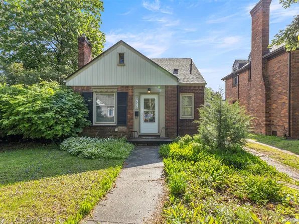 9616 Auburndale St, Livonia, MI 48150