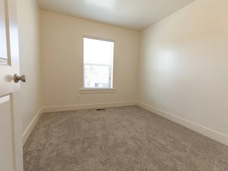 577 S 340 W — Photo 11